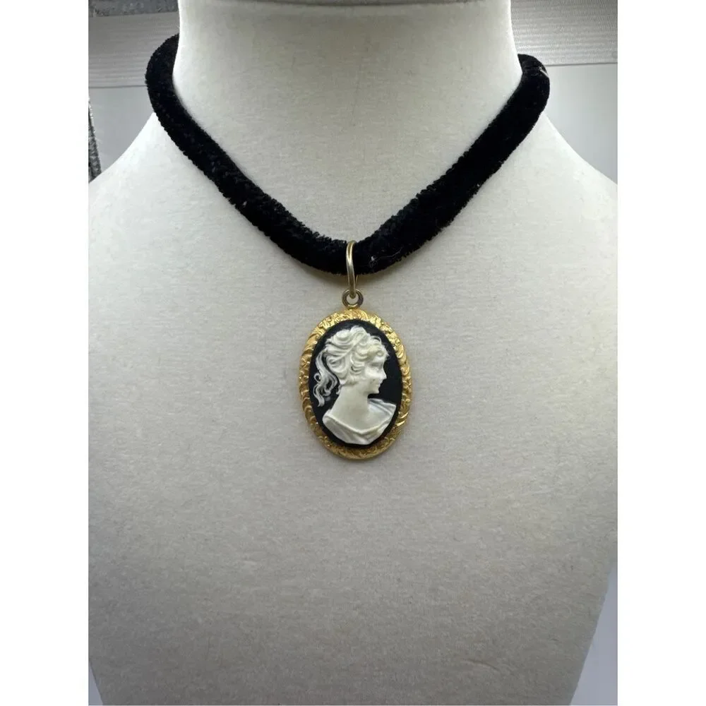 Vintage Don-Lin Signed Black Velvet Choker Necklace Lady Cameo Pendant 1980s